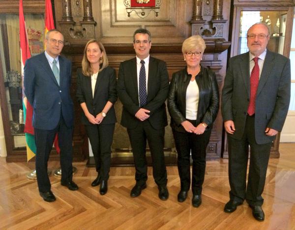 Visita del Director General Acción Exterior, Giorgio Cerina y la Directora oficina de La Rioja en Bruselas, Marta Romo.