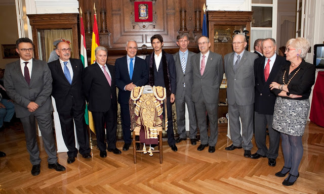 Entrega del XIIIº Trofeo Vestido de Luces Rioja y Oro al diestro Sebastián Castella