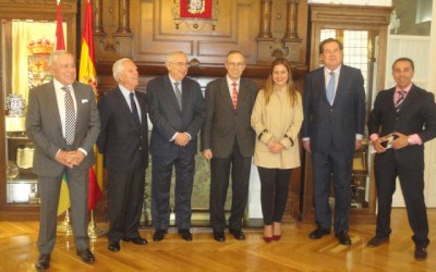 VISITA DEL PRESIDENTE DE MELILLA AL CENTRO RIOJANO DE MADRID