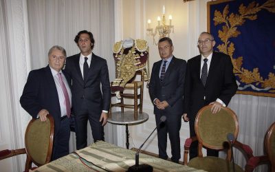 Entrega del XIV Trofeo Vestido de Luces Rioja y Oro al diestro David Mora