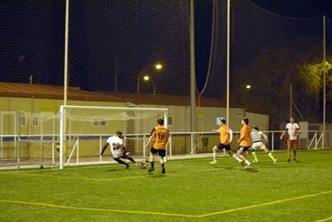 Casquivanos salva los muebles ante los Riojanos