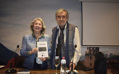 EN TARDES DE PROMETEO. Emilio Porta presentó su nuevo poemario «Turno de réplica».