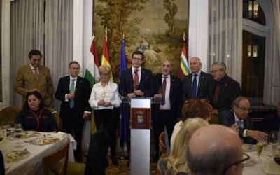 CENA DE NAVIDAD DE SOCIOS Y SIMPATIZANTES. ENTREGA DE DIPLOMAS A LA FIDELIDAD A LOS SOCIOS CON 50 y 25 AÑOS DE ANTIGÜEDAD.