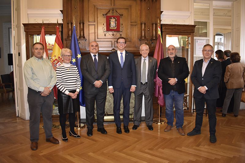 04 abril Cartel Trofeo Vestido Luces 4