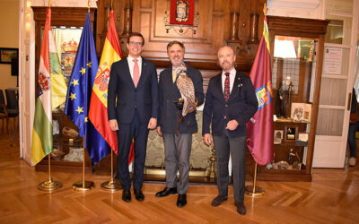 CONFERENCIA “EL TRIBUTO DEL HALCÓN MALTÉS Y OTROS HALCONES EN EL PROTOCOLO DIPLOMÁTICO ESPAÑOL”
