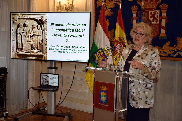 CONFERENCIA “EL ACEITE DE OLIVA EN LA COSMÉTICA FACIAL ¿INVENTO ROMANO?”