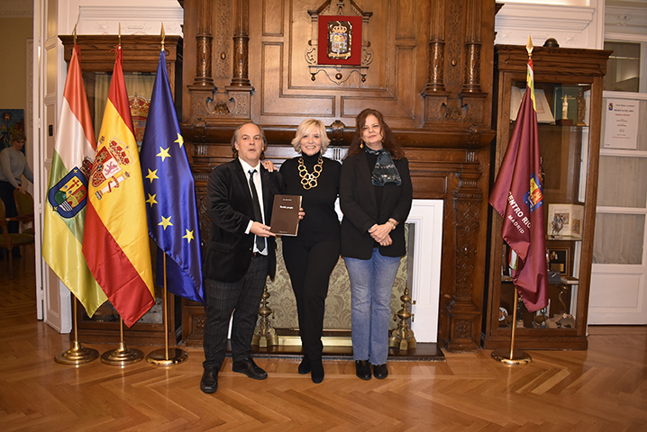 2025 02 07 Foto 1. Libro HERIDA PROPIA Noche de Gala, 30 de noviembre de 2024