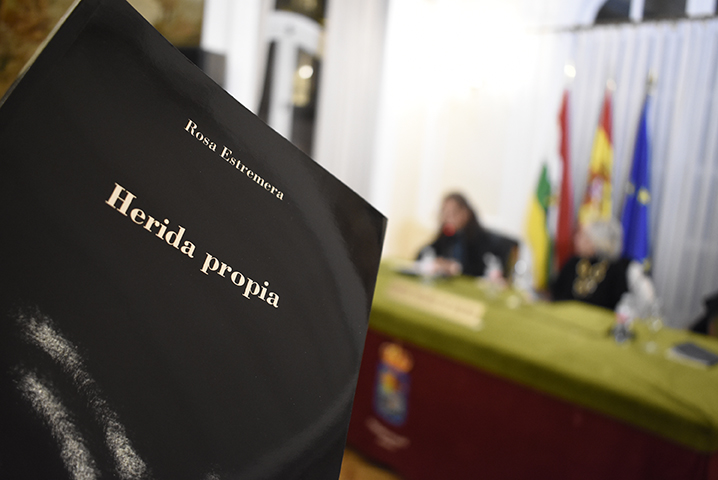 2025 02 07 Foto 2. Libro HERIDA PROPIA