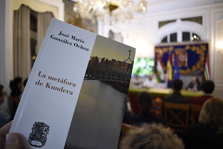 2025 03 19 Foto 2. Libro LA METÁFORA DE KUNDERA Noche de Gala, 30 de noviembre de 2024