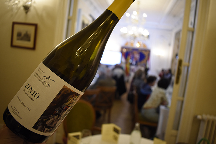 2025 03 20 Foto 2. Conferencia con CATA de vinos de BODEGAS ZINIO