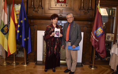 PRESENTACIÓN  DEL LIBRO “CON EL CORAZÓN EN LA MANO” de Isabel Morión