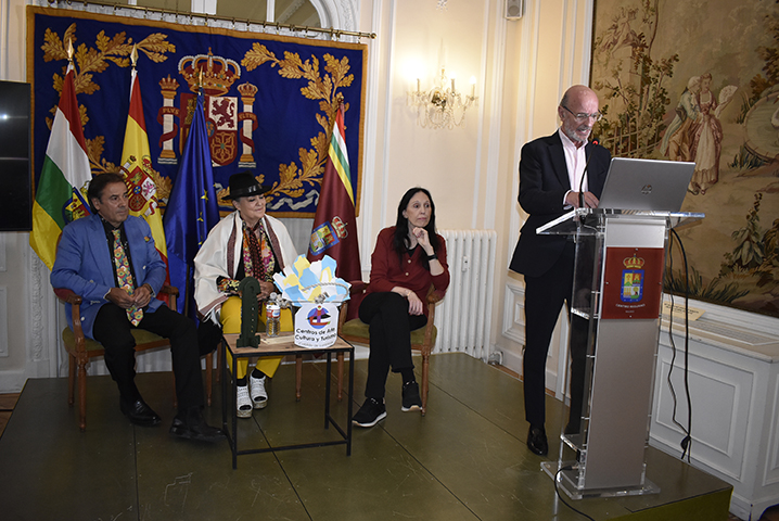 2025 04 24 Foto 2. Ciclo Periodismo y Relaciones Internacionales