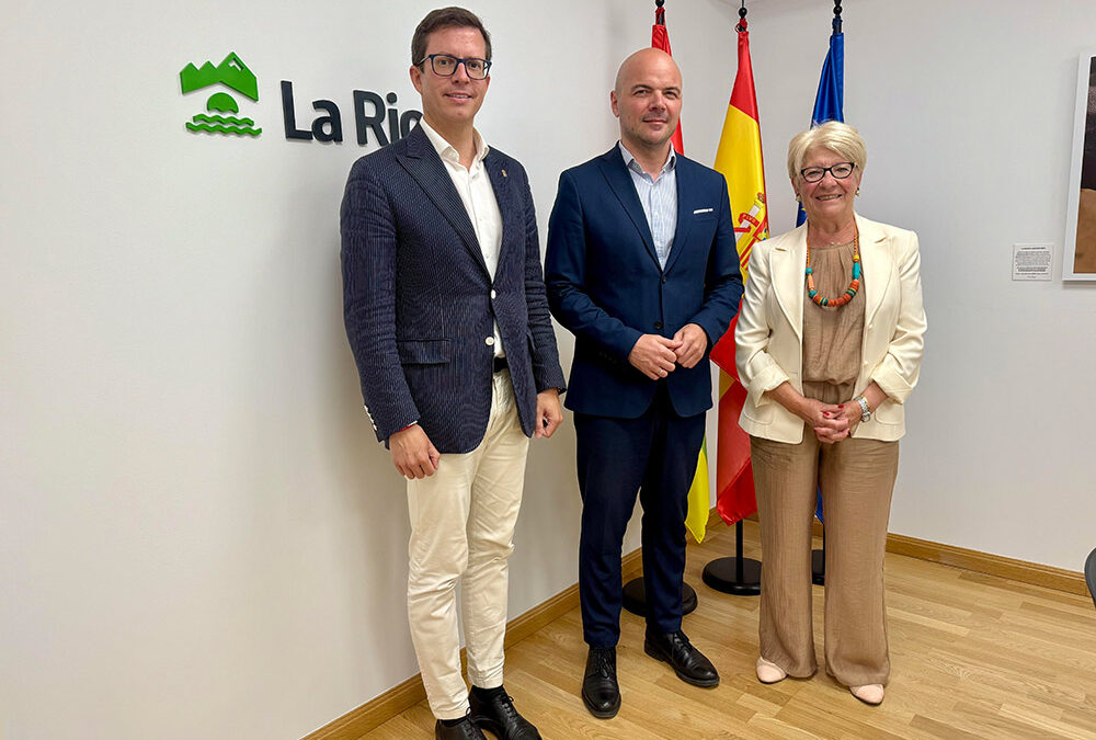Reunión con Rodrigo Teijeiro, subdirector general de Cooperación Internacional y Centros en el Exterior del Gobierno de La Rioja.
