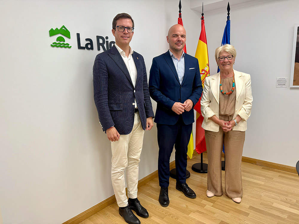 Reunión con Rodrigo Teijeiro, subdirector general de Cooperación Internacional y Centros en el Exterior del Gobierno de La Rioja.
