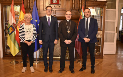 VISITA DEL OBISPO DE LOGROÑO AL CENTRO RIOJANO DE MADRID