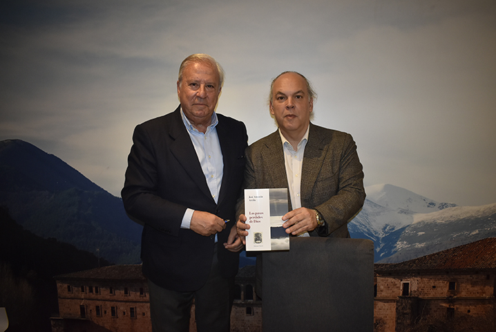 Presentación del libro “Los pasos perdidos de Dios” de José Antonio Arcila