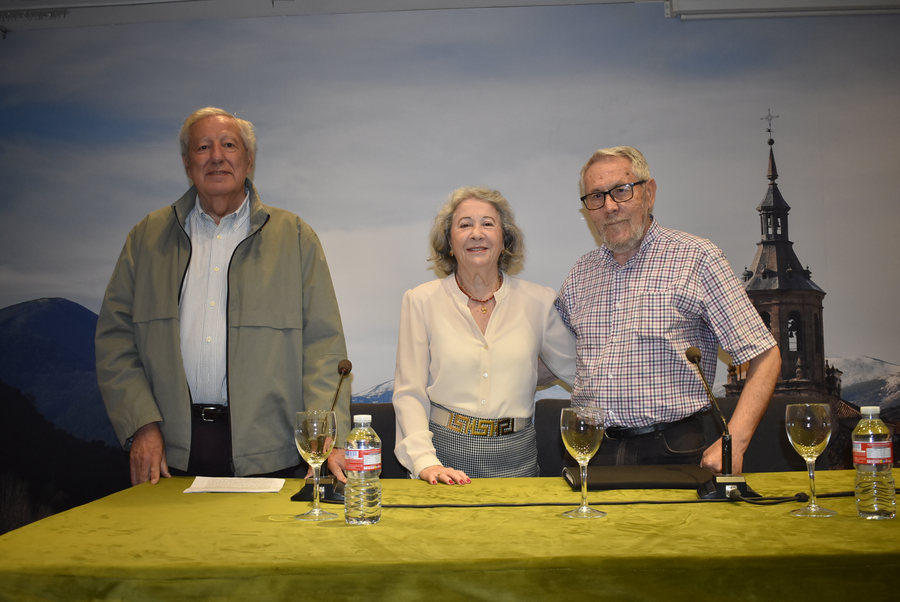 Inicio del curso poético en el Centro Riojano de Madrid con las tardes de Prometeo, coordinado por Ángela Reyes. Con la lectura poética a cargo de Manuel López Azorín y Francisco Caro.